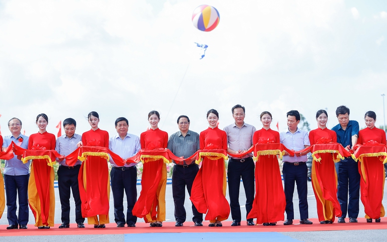 Thủ tướng dự lễ khánh thành tuyến đường nối 2 cao tốc huyết mạch của miền Bắc