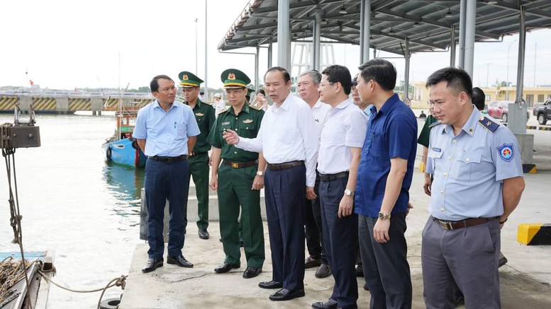 Thừa Thiên Huế: Nếu vi phạm về sơn số, sơn màu sắc tàu cá, sẽ không cho tàu rời cảng- Ảnh 1.