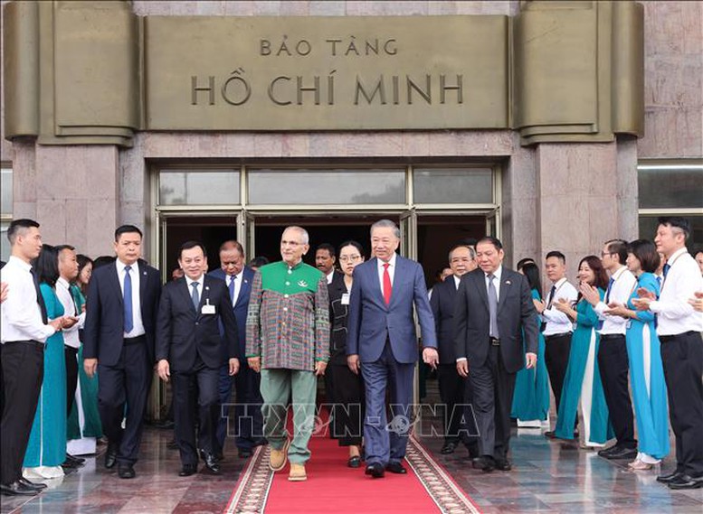 Chủ tịch nước Tô Lâm và Tổng thống Timor-Leste thăm Bảo tàng Hồ Chí Minh