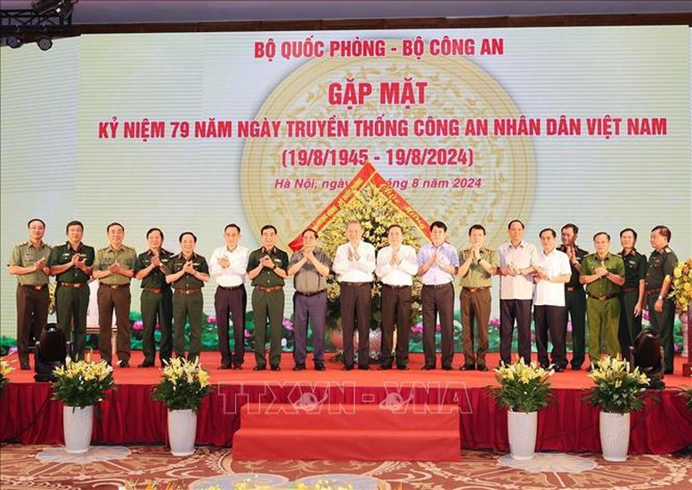 Gặp mặt Kỷ niệm 79 năm Ngày truyền thống Công an nhân dân- Ảnh 1.