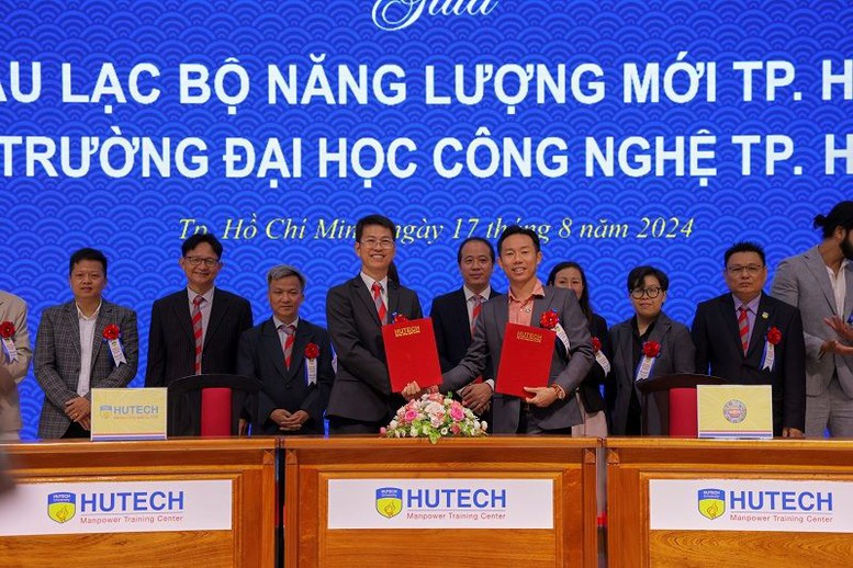 Sinh viên HUTECH giới thiệu 237 đồ án kỹ thuật và công nghệ với nhà tuyển dụng- Ảnh 2.