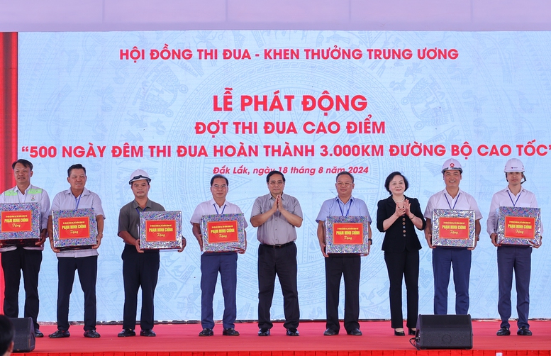 Thủ tướng: Chung sức, đồng lòng để có ít nhất 3.000 km cao tốc vào năm 2025- Ảnh 8.