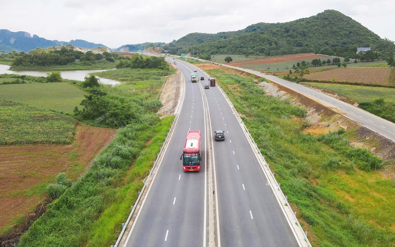 Vé tàu hỏa, máy bay đang 'cạn dần', hành khách thêm lựa chọn đi cao tốc dịp Lễ 2/9