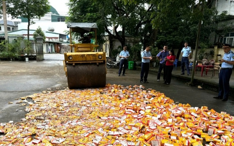 Quảng Ninh: Tiêu hủy 11.200 chiếc bugi giả mạo nhãn hiệu NGK