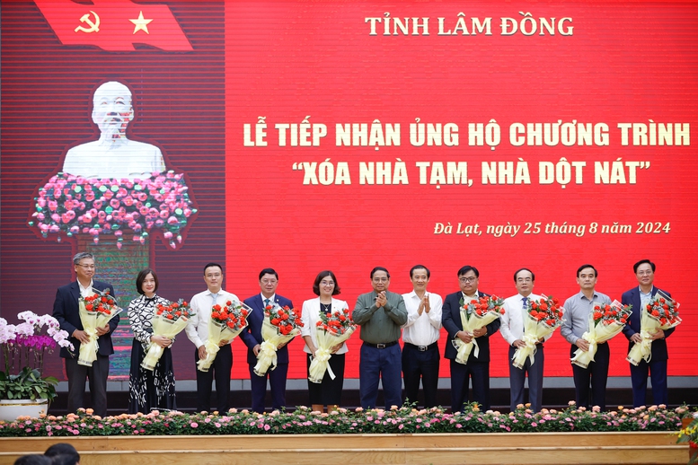 Thủ tướng: Không để ai phải ở trong nhà tạm, nhà dột nát- Ảnh 3. Thủ tướng: Không để ai phải ở trong nhà tạm, nhà dột nát- Ảnh 3.