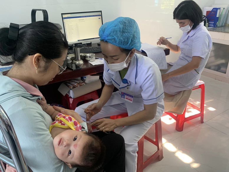 Các địa phương khẩn trương tiêm vaccine sởi theo kế hoạch- Ảnh 2.