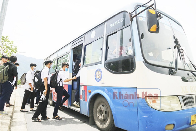 Các cơ quan liên ngành của nhiều địa phương đã và đang vào cuộc, tăng cường rà soát, kiểm tra hoạt động của dịch vụ xe đưa đón học sinh - Ảnh baokhanhhoa.vn