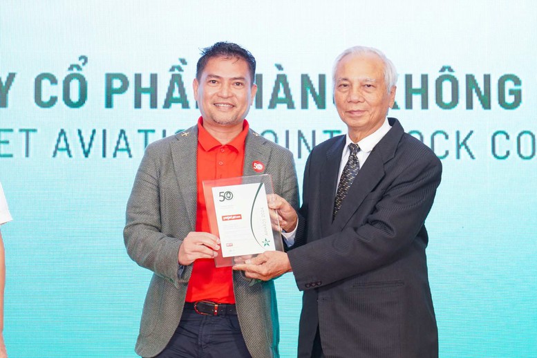 Vietjet vào TOP 50 doanh nghiệp phát triển bền vững 2024 - Ảnh 1.