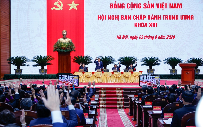 Ban Chấp hành Trung ương Đảng xem xét về công tác cán bộ