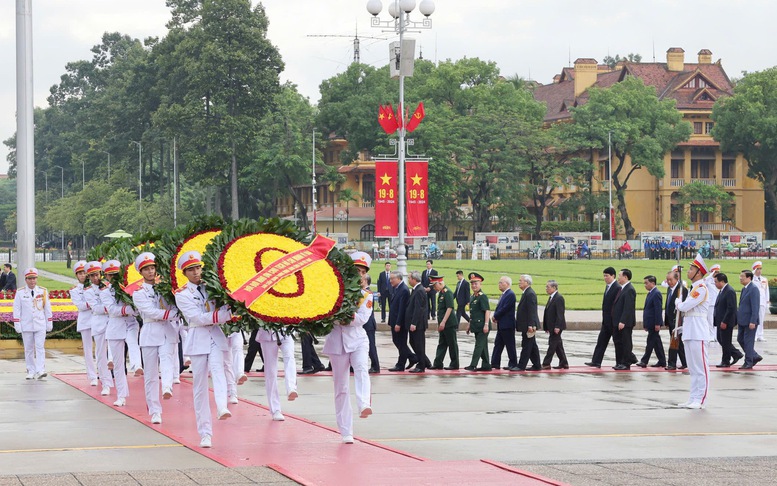 Chùm ảnh: Lãnh đạo Đảng, Nhà nước vào Lăng viếng Chủ tịch Hồ Chí Minh nhân dịp 79 năm Quốc khánh 2/9