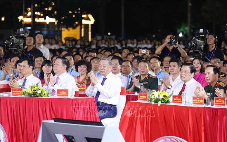 Tổng Bí thư, Chủ tịch nước Tô Lâm dự chương trình chính luận nghệ thuật đặc biệt 'Lời Người để lại'- Ảnh 2.