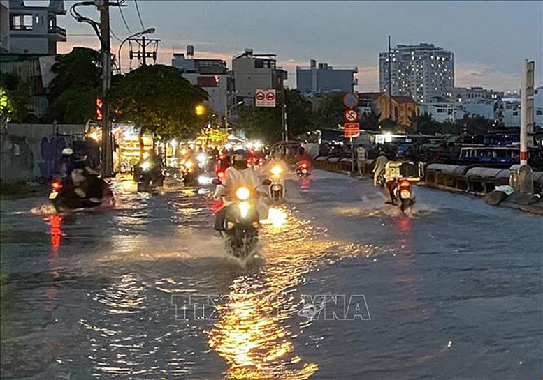 Thời tiết ngày 4/8: Vùng núi Bắc Bộ, Tây Nguyên và Nam Bộ có mưa dông- Ảnh 1.