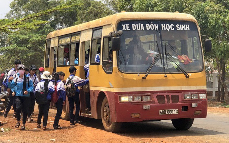 Đề xuất ô tô chở trẻ em mầm non, học sinh sơn màu vàng đậm