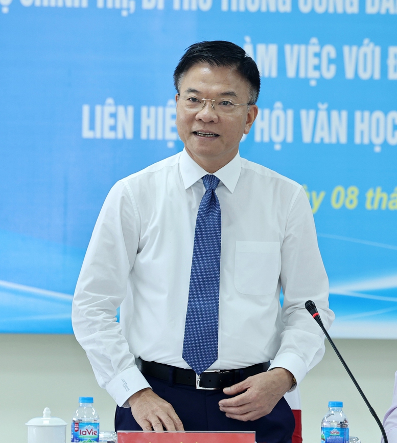 Khơi dậy, phát huy mạnh mẽ khát vọng cống hiến, năng lực sáng tạo của văn nghệ sĩ- Ảnh 2.