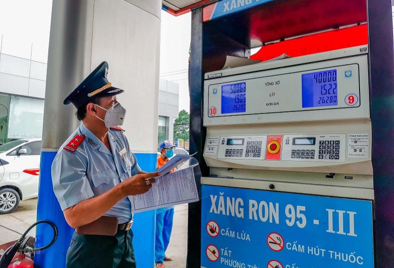 Xử lý 247 vụ vi phạm về kinh doanh xăng dầu từ đầu năm- Ảnh 1.