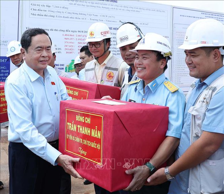 Chủ tịch Quốc hội kiểm tra tiến độ thi công sân bay quốc tế Long Thành- Ảnh 3.