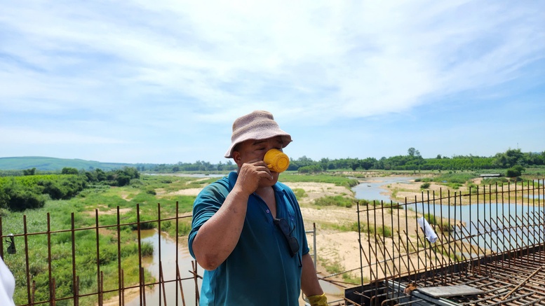 Gần 4.000 công nhân dồn lực thi công cao tốc Quảng Ngãi - Hoài Nhơn trước khi mùa mưa đến- Ảnh 2.