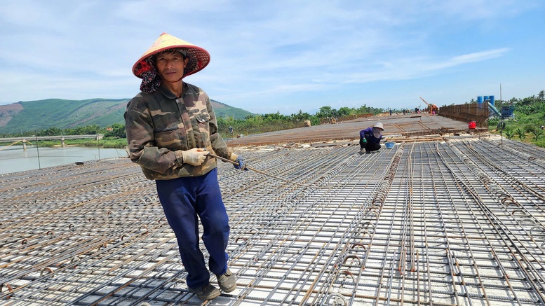 Gần 4.000 công nhân dồn lực thi công cao tốc Quảng Ngãi - Hoài Nhơn trước khi mùa mưa đến- Ảnh 3.