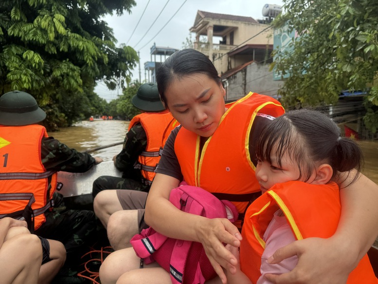 Thái Nguyên: Nỗ lực hỗ trợ người dân vùng ngập lũ- Ảnh 10.