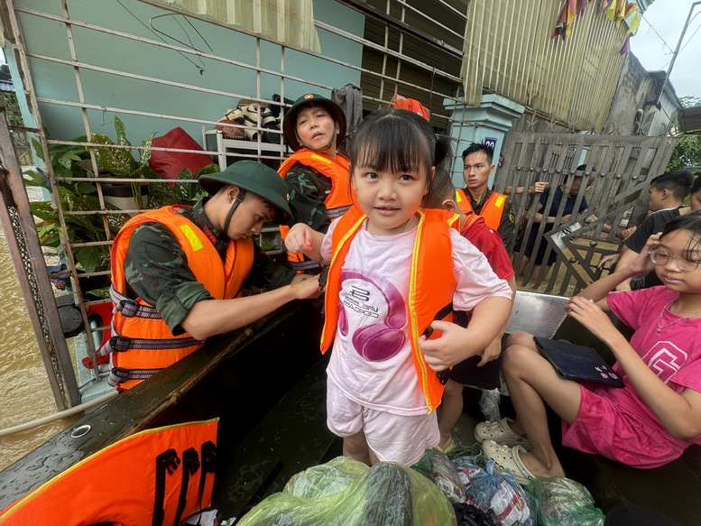 Thái Nguyên: Nỗ lực hỗ trợ người dân vùng ngập lũ- Ảnh 8.