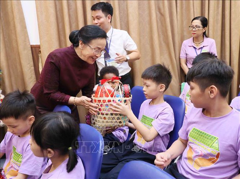 Phu nhân Ngô Phương Ly và Phu nhân Naly Sisoulith thăm Làng trẻ em Birla Hà Nội- Ảnh 4.