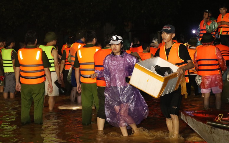 Thái Nguyên ứng trực xuyên đêm di dời, cứu hộ người dân vùng nguy hiểm