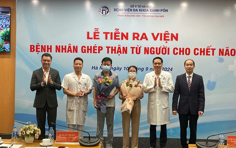 Hai bệnh nhân đầu tiên được ghép thận từ người cho chết não tại Bệnh viện Xanh Pôn ra viện