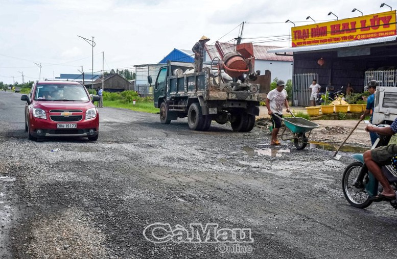 Khắc phục, sửa chữa Quốc lộ 1 và đường Hồ Chí Minh qua Cà Mau trong tháng 10- Ảnh 1.