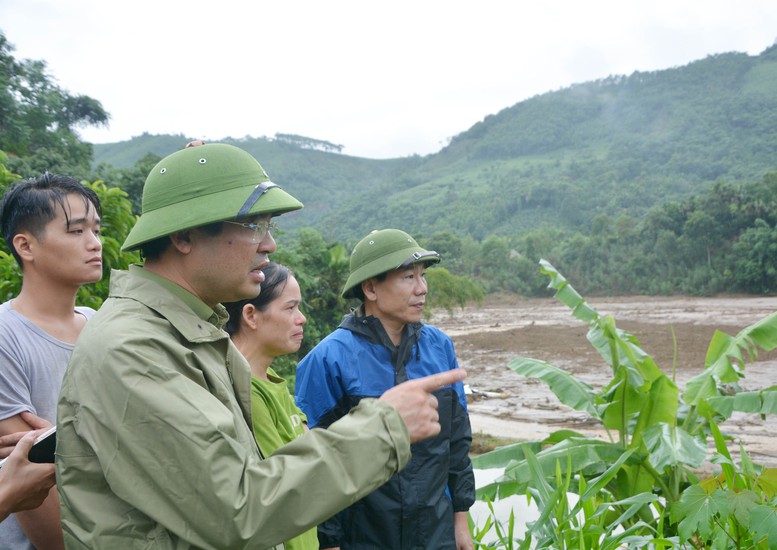 Lào Cai: Dốc sức tìm kiếm người gặp nạn trong vụ sạt lở tại Bảo Yên, Lào Cai- Ảnh 4.