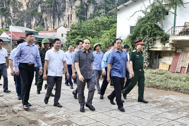 Phó Thủ tướng Bùi Thanh Sơn thị sát công tác ứng phó mưa lũ, thăm bà con tại 2 huyện bị ngập lụt tại Lạng Sơn- Ảnh 1.