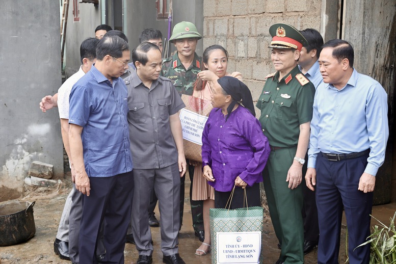 Phó Thủ tướng Bùi Thanh Sơn thị sát công tác ứng phó mưa lũ, thăm bà con tại 2 huyện bị ngập lụt tại Lạng Sơn- Ảnh 5.