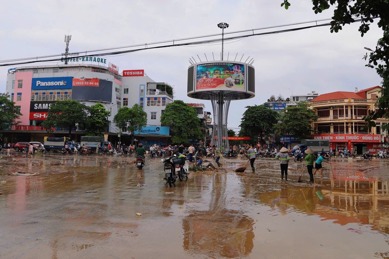 Người dân Tuyên Quang nỗ lực vượt qua cơn lũ dữ- Ảnh 6.