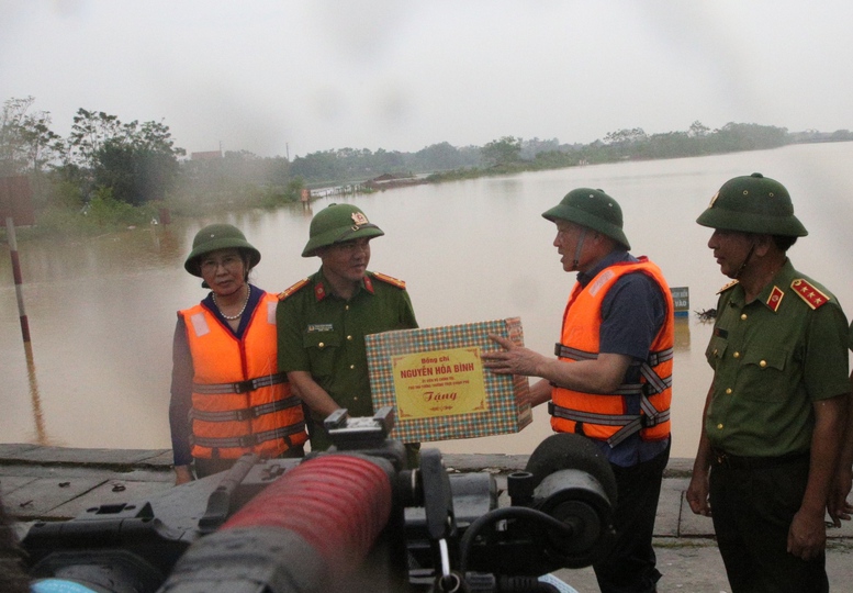 Phó Thủ tướng Thường trực Nguyễn Hòa Bình: Hà Nam cần tiếp tục gia cố các điểm đê xung yếu- Ảnh 5.