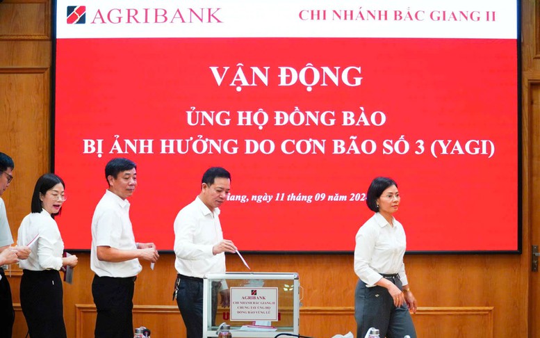 Cán bộ, người lao động Agribank ủng hộ 1 ngày lương khắc phục hậu quả bão số 3