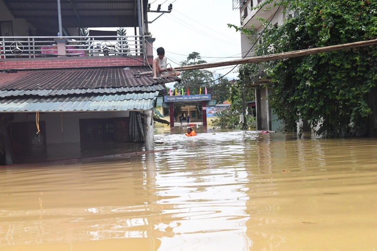 Hành trình đưa nước sạch tới người dân vùng ngập lũ sau bão số 3- Ảnh 3.