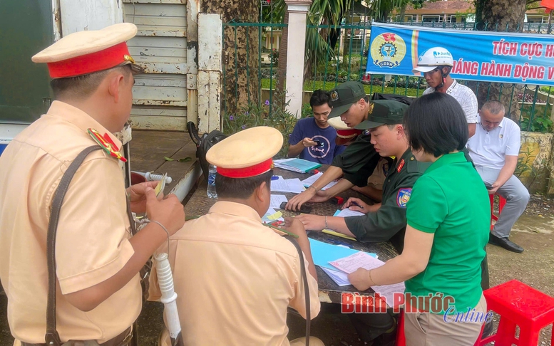 Bình Phước ra quân 'Ngày chủ nhật an toàn giao thông'