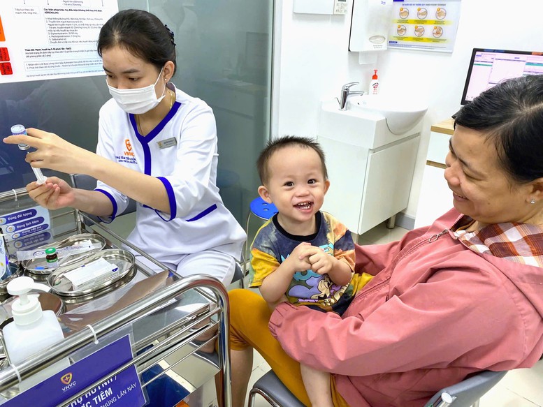 Chiến dịch tiêm vaccine sởi tại TPHCM: Đặt an toàn tiêm chủng lên hàng đầu- Ảnh 1.