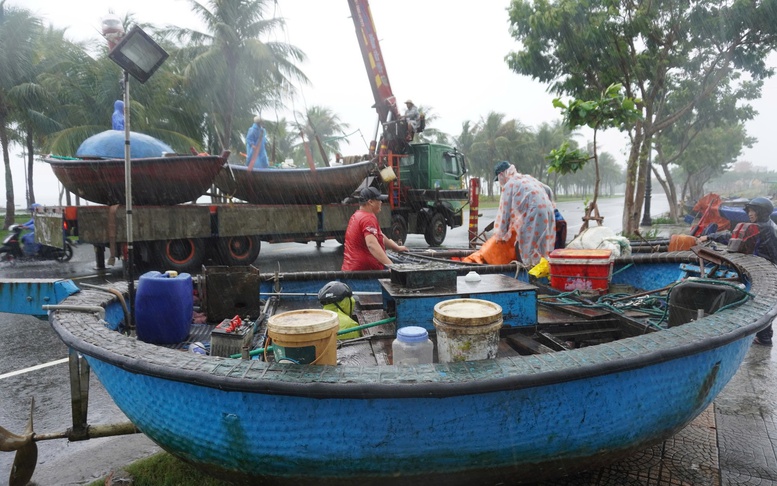 Người dân Đà Nẵng ứng phó bão số 4