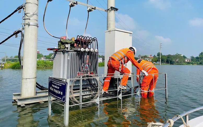 EVNNPC cơ bản khôi phục cấp điện trở lại cho các địa phương ảnh hưởng bão, lũ