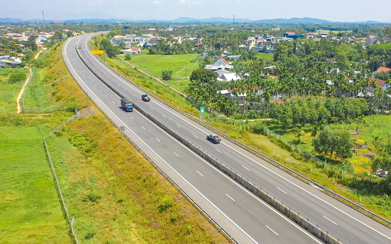 Khắc phục bong bật, hằn lún trên cao tốc Đà Nẵng - Quảng Ngãi trong tháng 9/2024