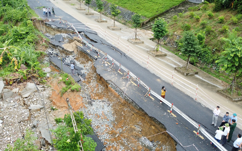 Khẩn trương xử lý sạt lở trên Quốc lộ 15 qua Thanh Hóa