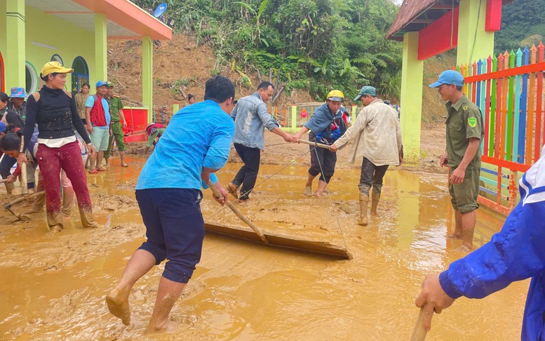 Quảng Nam: Mưa lớn gây sạt lở, di dời khẩn cấp nhiều hộ dân miền núi