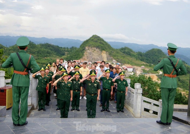 Chùm ảnh: Rực rỡ cờ hoa chào mừng Ngày Quốc khánh- Ảnh 10.