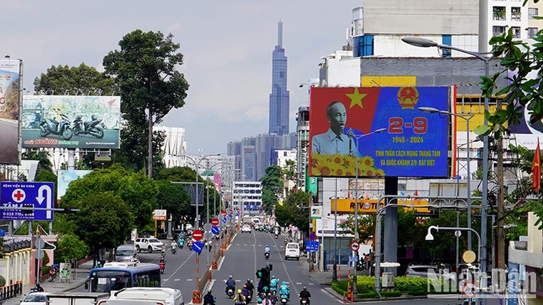 Chùm ảnh: Rực rỡ cờ hoa chào mừng Ngày Quốc khánh- Ảnh 8.