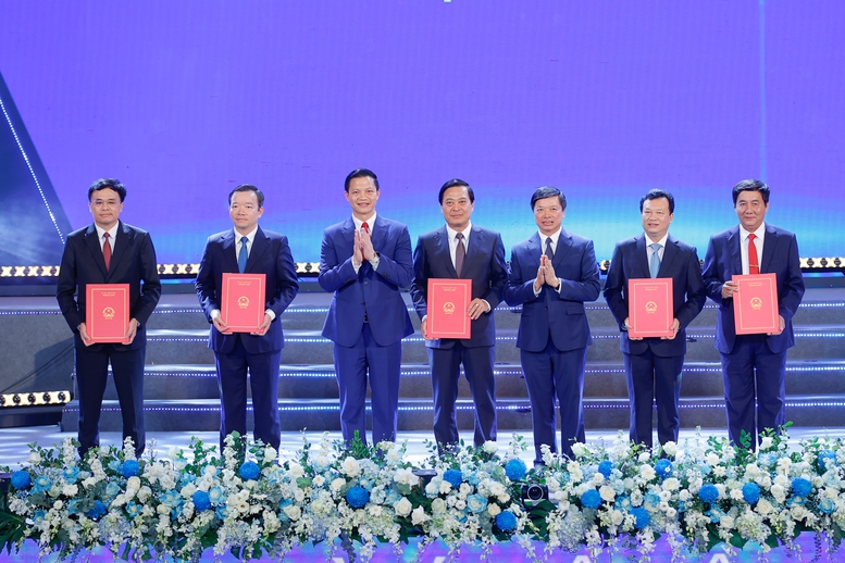 Thủ tướng kỳ vọng Bắc Ninh 'khai phá tiềm năng, kiến tạo thịnh vượng'- Ảnh 7. Thủ tướng kỳ vọng Bắc Ninh 'khai phá tiềm năng, kiến tạo thịnh vượng'- Ảnh 7.