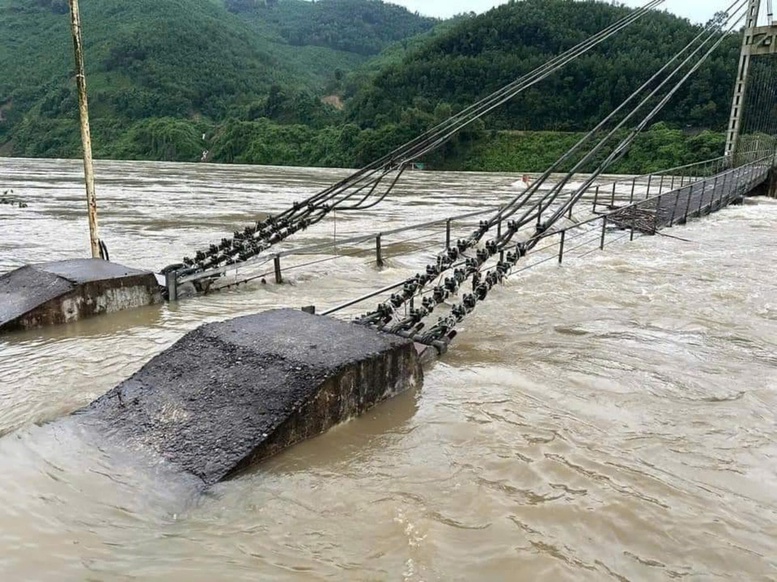 Thanh Hóa: Mưa lũ chia cắt, sạt lở nghiêm trọng trên nhiều tuyến quốc lộ, tỉnh lộ- Ảnh 2.