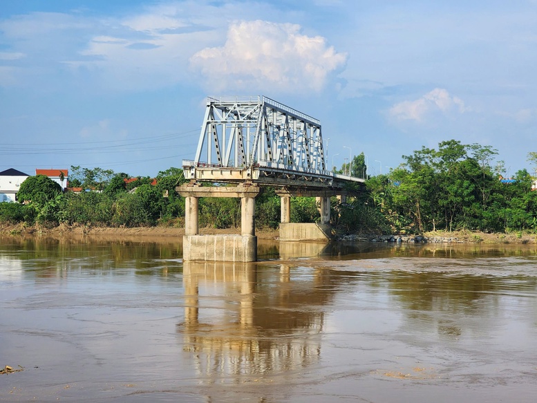 Sử dụng vốn ngân sách Trung ương hỗ trợ tỉnh Phú Thọ đầu tư khẩn cấp cầu Phong Châu mới- Ảnh 1.