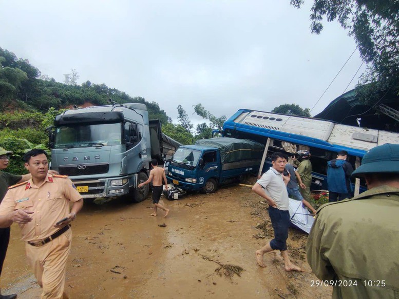 Hà Giang: Mua to, lũ lớn, sạt lở làm 7 người chế, mất tích và bị thương- Ảnh 2.