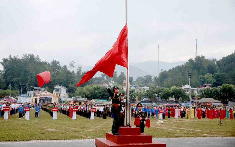 Lai Châu: Tự hào, thiêng liêng Lễ Thượng cờ mừng Tết Độc lập