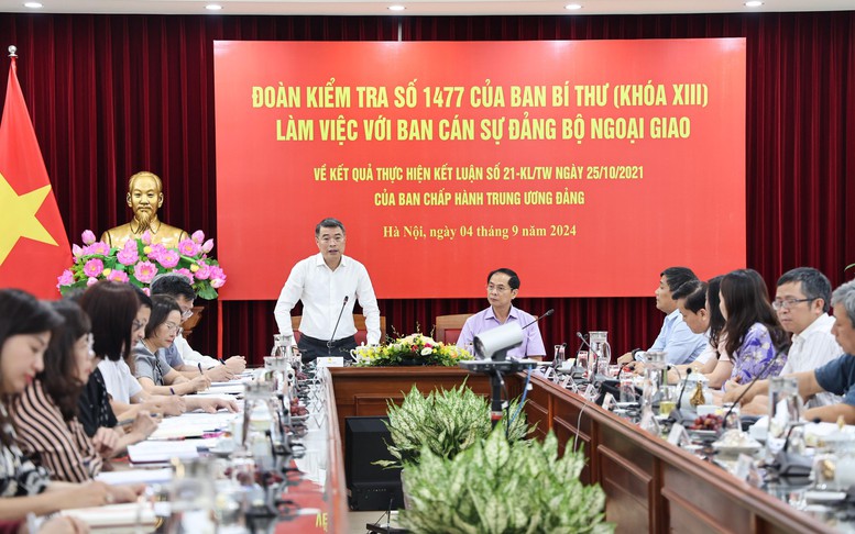 Gắn kết chặt chẽ xây dựng Đảng với phát triển ngành ngoại giao vững mạnh, toàn diện